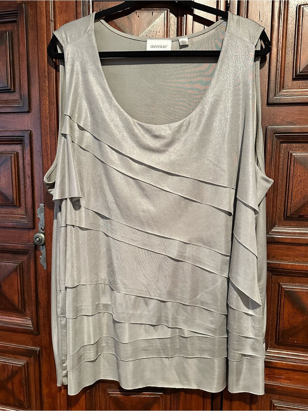 26/28 Avenue Light Gray Knit Top with Subtle Sheen
